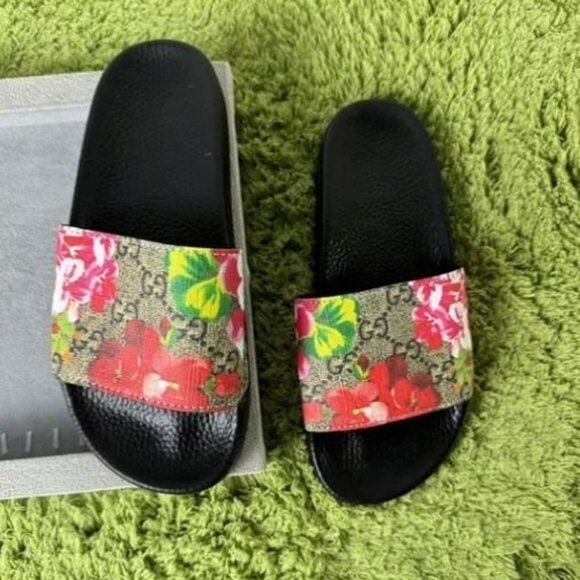 Gucci Supreme Slide Sandal - Picture 5 of 5